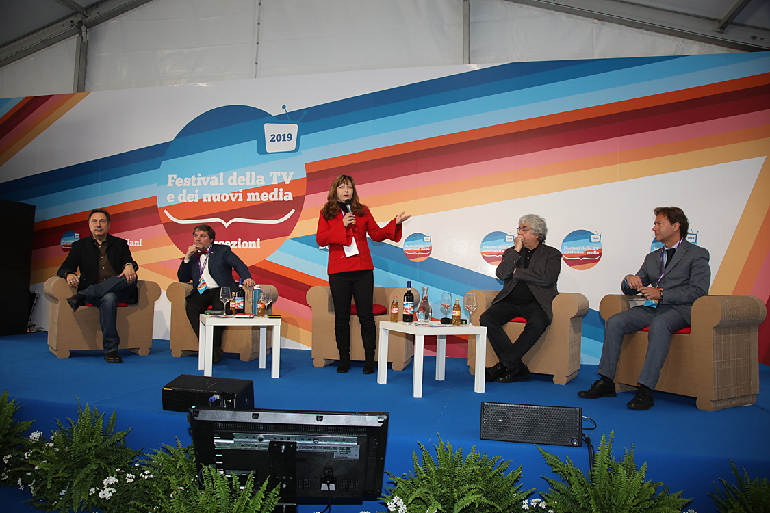 Festival della TV e dei Nuovi Media 2019_083.jpg - FESTIVAL DELLA TV E DEI NUOVI MEDIA 2019 A come Ambiente Le tematiche ambientaliste: dalla cronaca delle catastrofi naturali alla formazione di una vera e propria cultura della prevenzione. Luca Mercalli, Ermete Realacci, Angelo Robotto, Mario Tozzi con Rosy Battaglia